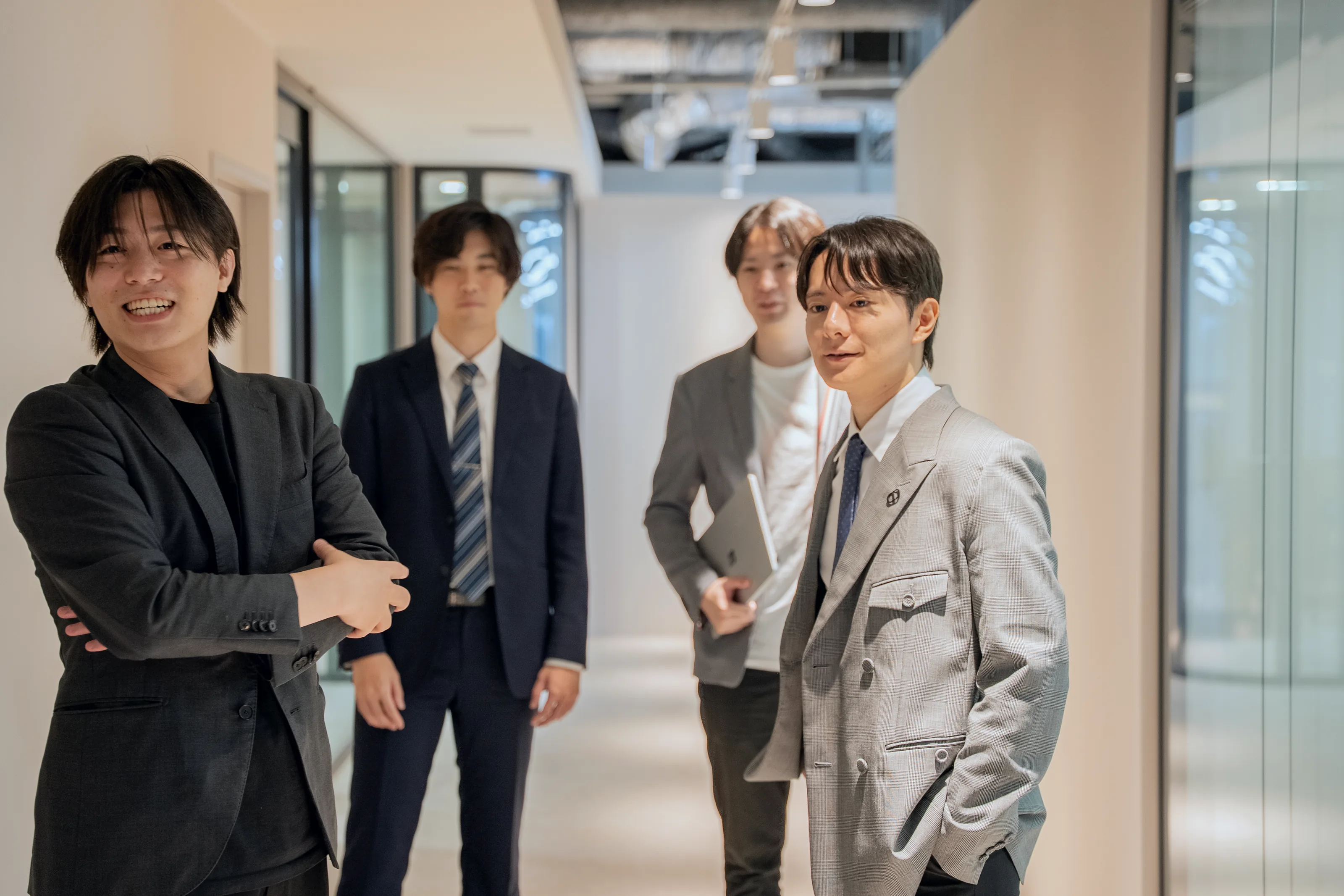 打ち合わせで笑顔を見せる当社のメンバー